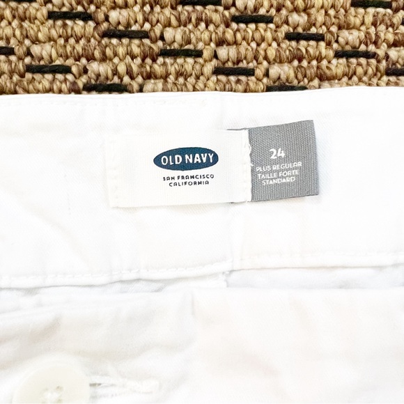 Old Navy Plus Size White Capri Pants-Size 24 - Picture 5 of 6